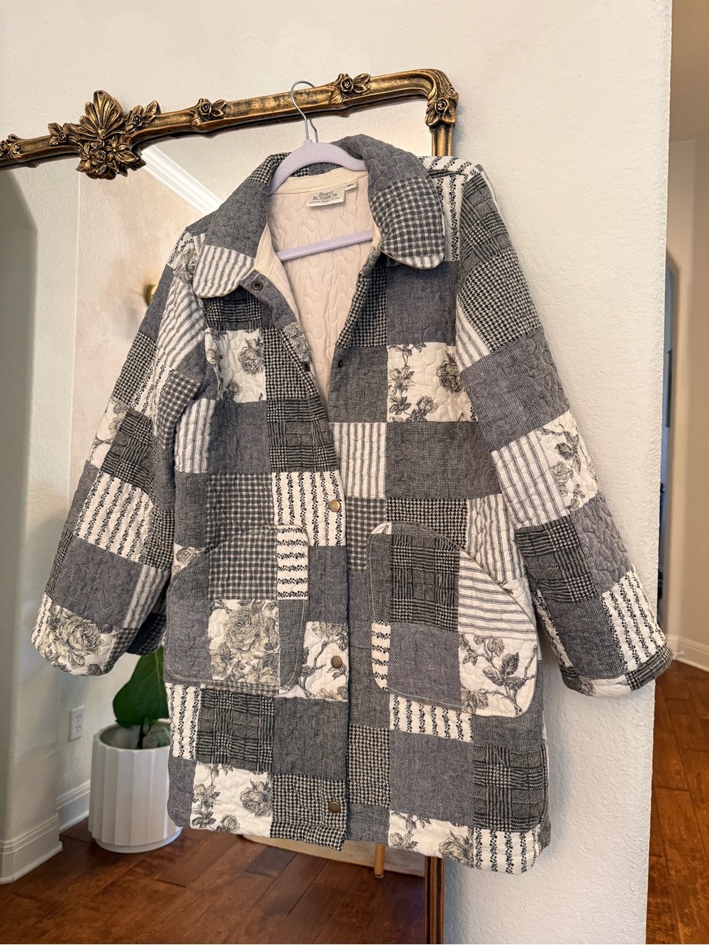 Rusty Patchwork Quilted Gray & Cream Puffer Jacket size M